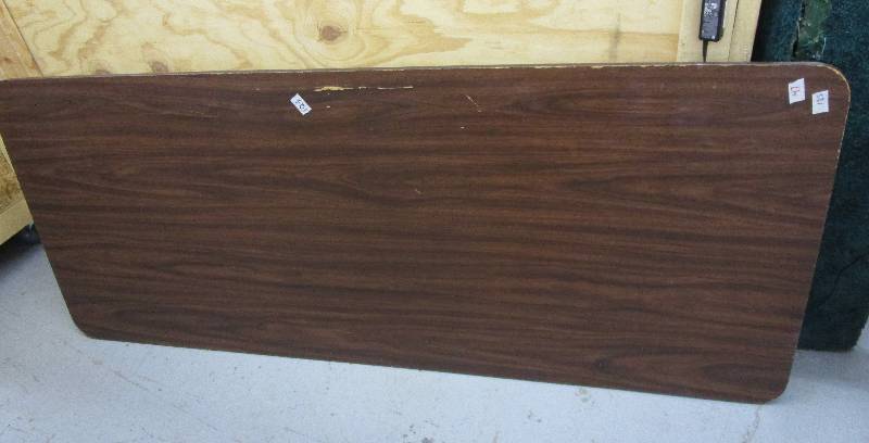 lot 47 image: 6 Ft Table
