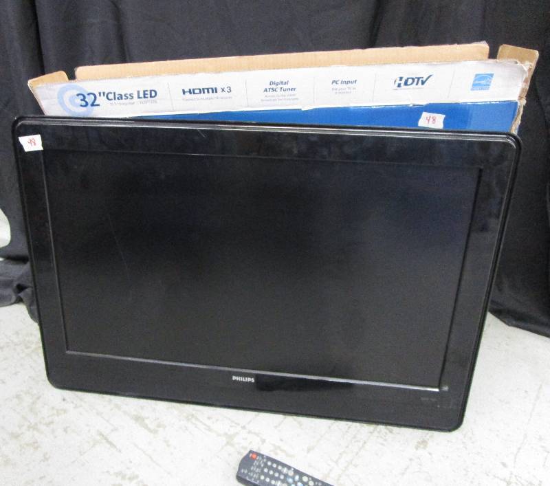 lot 48 image: 32 Flat Screen Tv Tested and Works