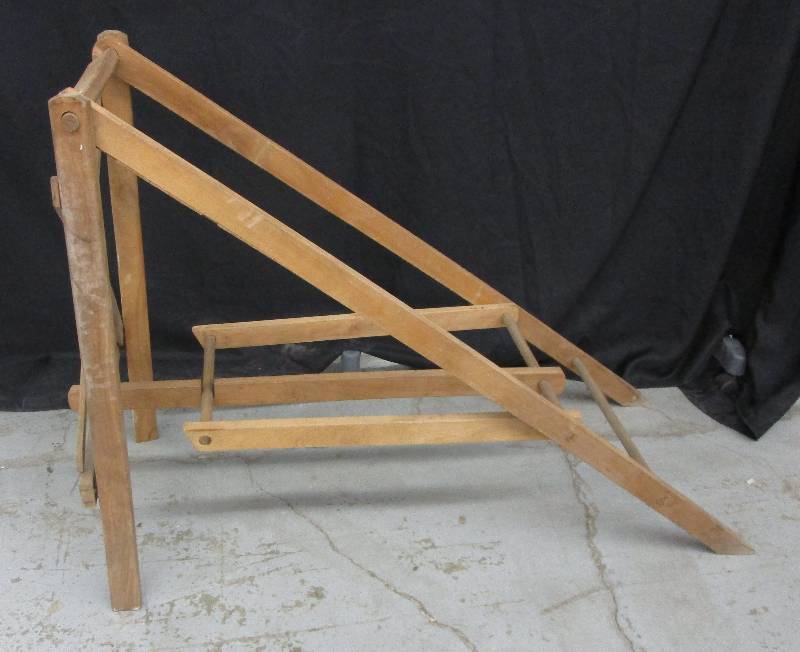 lot 53 image: Vintage Stand