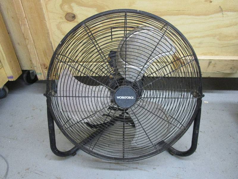 lot 56 image: Metal Fan 23 Stands alone