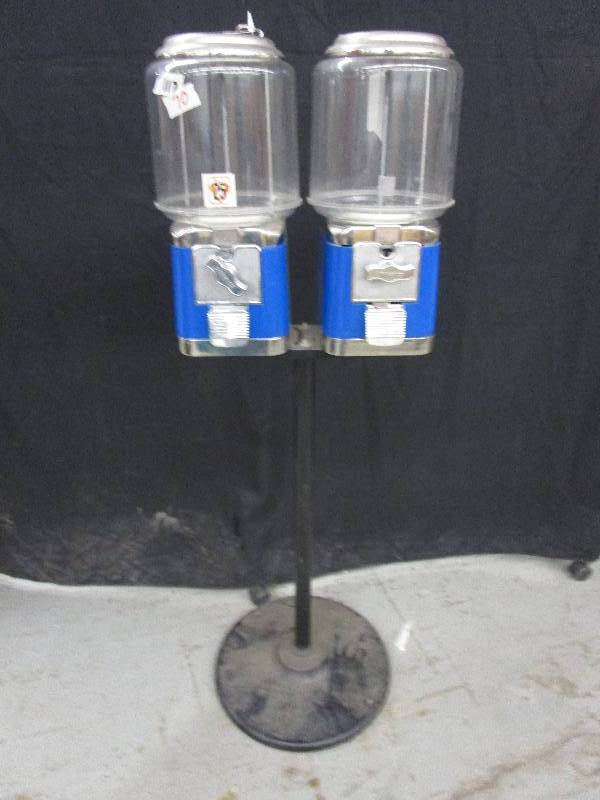 lot 70 image: Candy Machines with Stand and Key