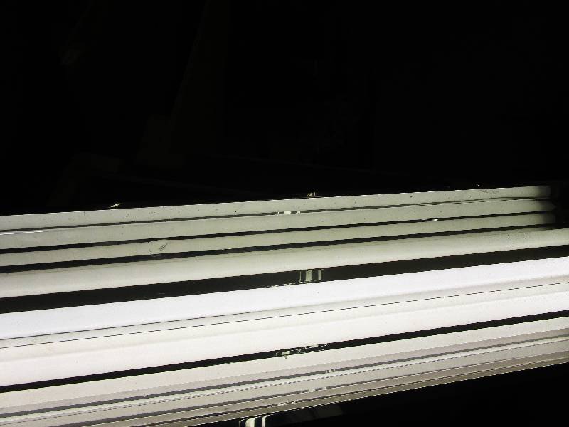 lot 79 image: 4 ft Shop Light