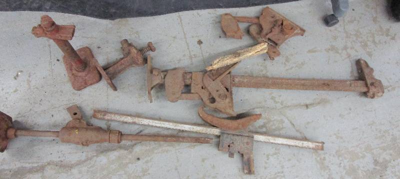 lot 87 image: Various Rusty Jacks and Parts