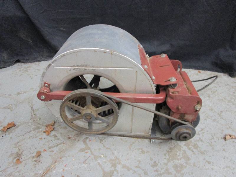 lot 109 image: Squirrel Fan