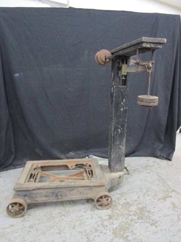 lot 110 image: Vintage Farm Feed Scale