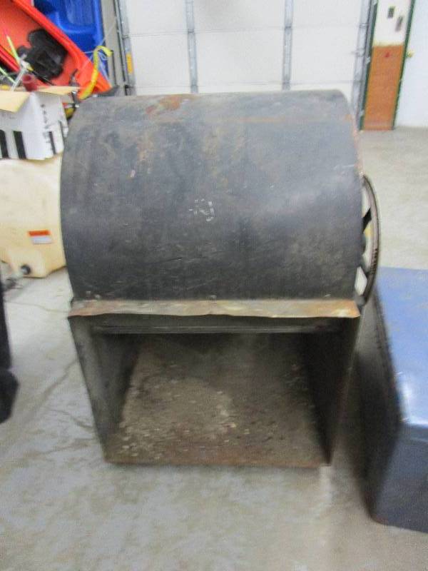 lot 116 image: Large Squirrel Fan-No Motor