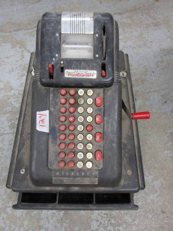 lot 124 image: Vintage McCaskey Cash Register