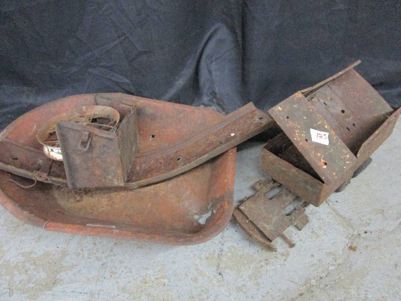 lot 125 image: Old Rusty Toy Parts