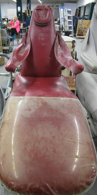 lot 128 image: Dentist Chair Tested & Work