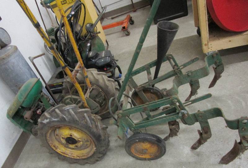 lot 141 image: Bolens Super HO Deluxe-Walk Behind Garden Hoe