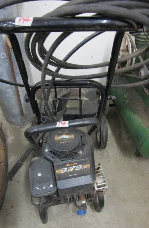 lot 142 image: Pressure Washer Engine 3.75hp-engine good-pump bad & extra stand
