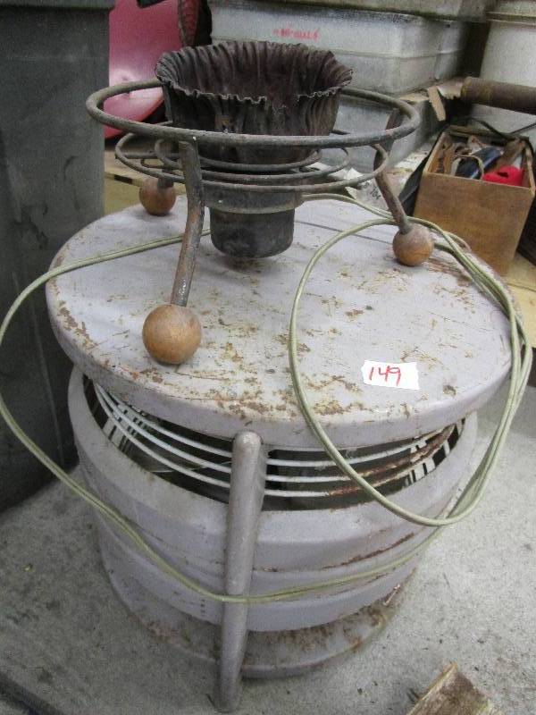 lot 149 image: Electric Heater & decor