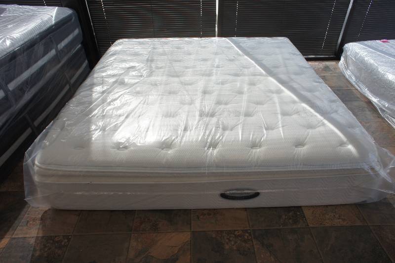 lot 29 image: NEW - KING SIZE -  SIMMONS BEAUTY REST VANDERBILT COLLECTION - PILLOWTOP  MATTRESS MSRP $2499.99