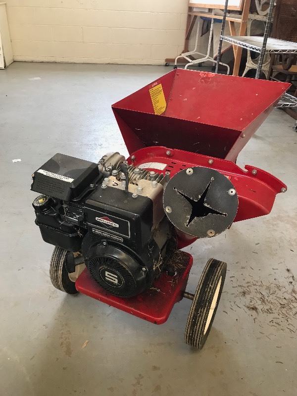 WOOD CHIPPER  LEAF SHREDDER