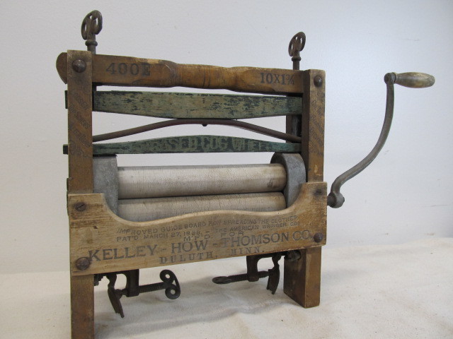 lot 14 image: Antique Ringer Washer 