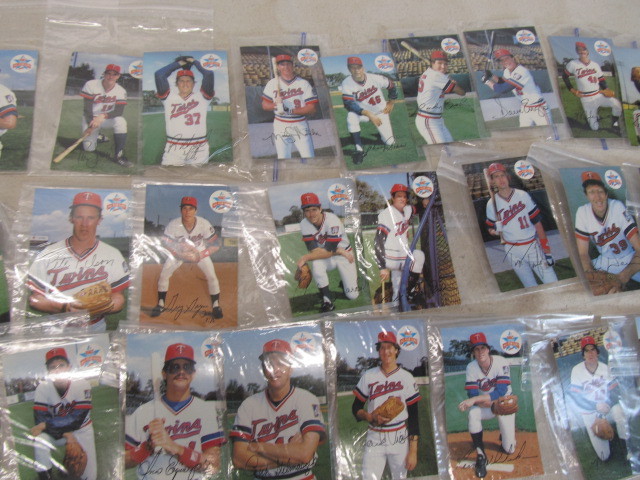 lot 16 image: Lot of MN Twins 1985 All-Star Game Postcards