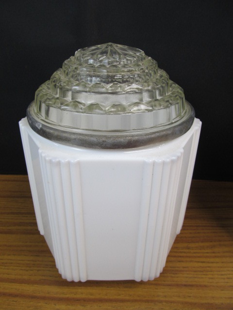 lot 18 image: Vintage 1930s Deco Milk Glass Light Fixture
