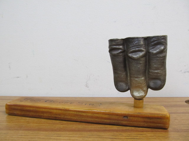lot 22 image: Vintage 3 Fingers Brass WhiskeyBar Display