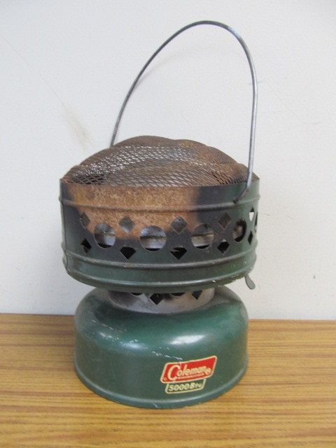 lot 44 image: Vintage Coleman Heater