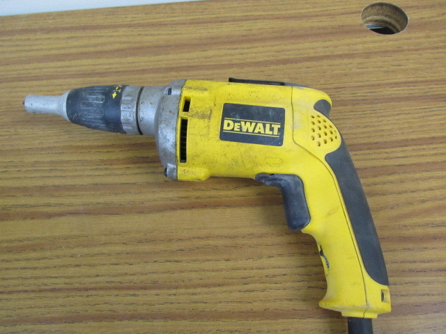 lot 50 image: Working DEWALT Drywall Screw Shooter