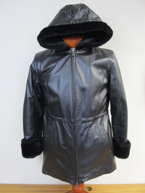 lot 59 image: Mint Condition Womens Genuine Leather Jacket - Size M