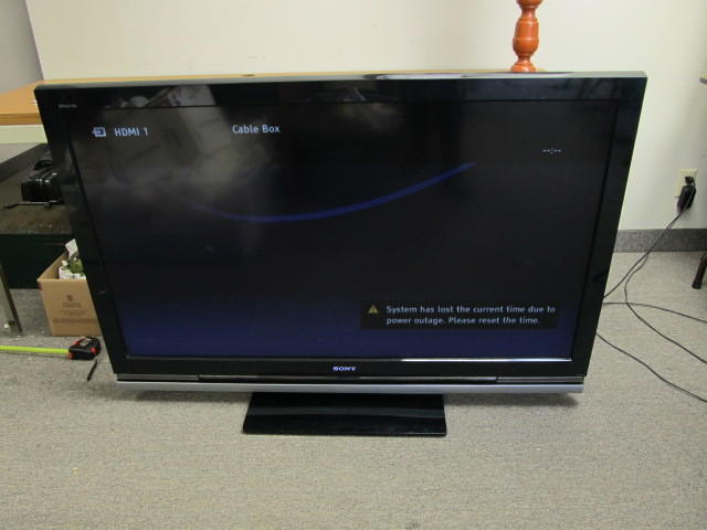lot 64 image: Working SONY Bravia Flatscreen TV wStand