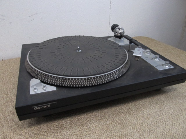 lot 73 image: Working Vintage GARRARD Turntable