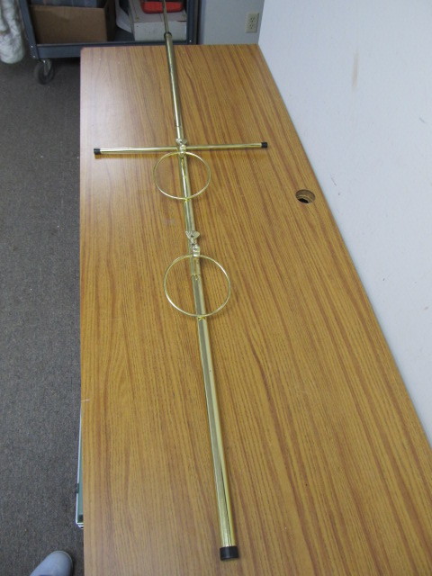 lot 77 image: Vintage Brass Tension Pole Towel Hanger