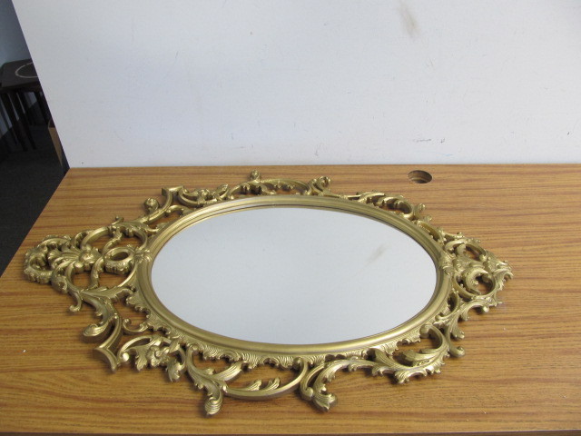 lot 81 image: Ornate Vintage Syroco Gold Wall Mirror
