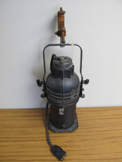 lot 82 image: 21 Altman Stage Light