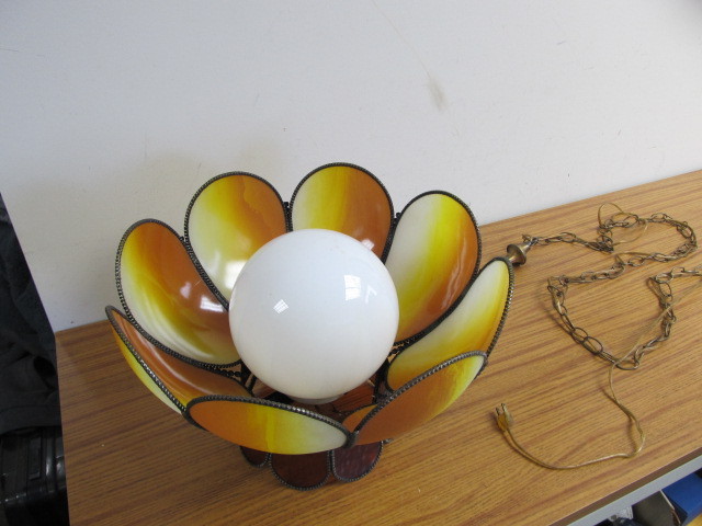 lot 84 image: NICE Vintage Slag Glass ParlorPendant Lamp