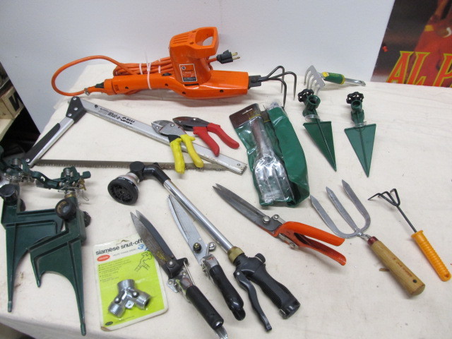 lot 105 image: Large Lot of GardeningLandscaping Tools