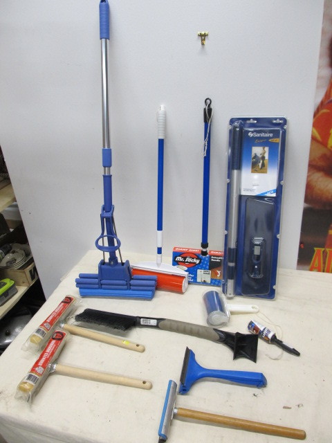 lot 106 image: Lot of LintDust Rollers Cleaning Items & Scrapers