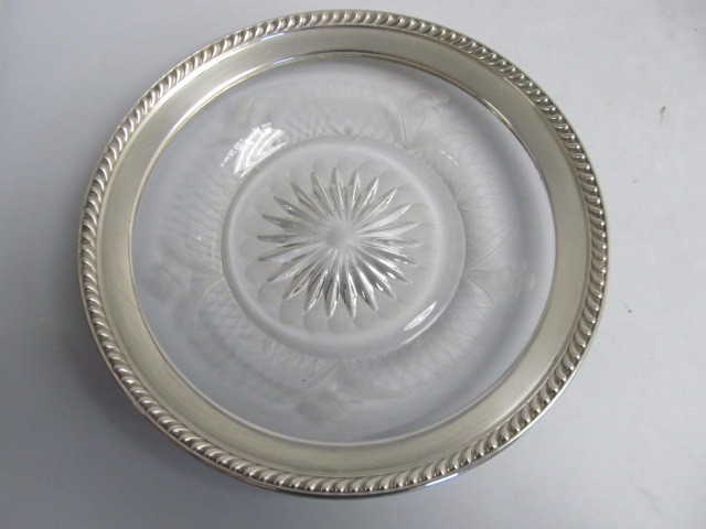 lot 128 image: Antique Signed WATSON Silver Company Sterling Silver & Etched Crystal Coasters