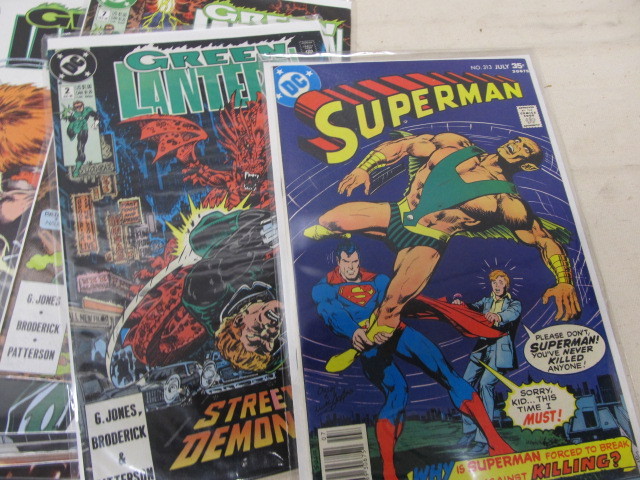 lot 144 image: Full Short Box of Approx 150 Assorted Comic Books