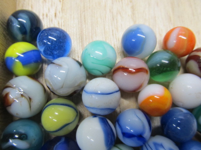 lot 135 image: Nice Lot of Old Vintage Marbles #2
