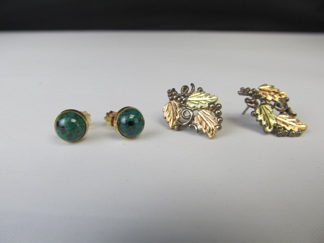 lot 116 image: 14K & 10K Gold Stud Earrings