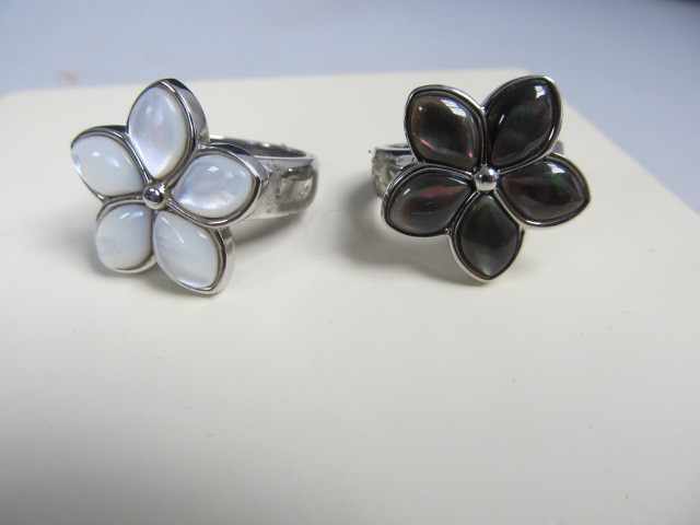 lot 119 image: Stainless Steel Flower Necklace & Earring Set w2 Rings