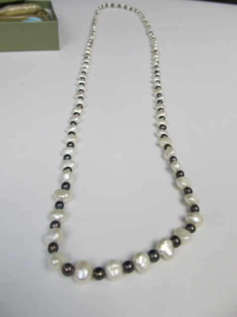 lot 123 image: HONORA Genuine Pearl Necklace