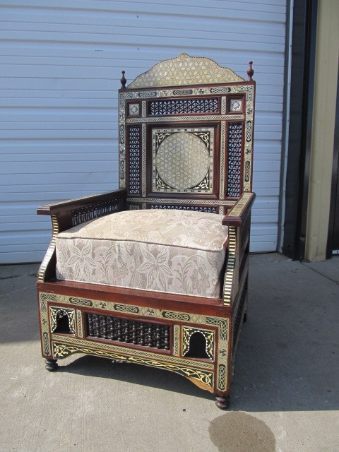 lot 5 image: Beautiful Vintage Inlaid Throne Chair