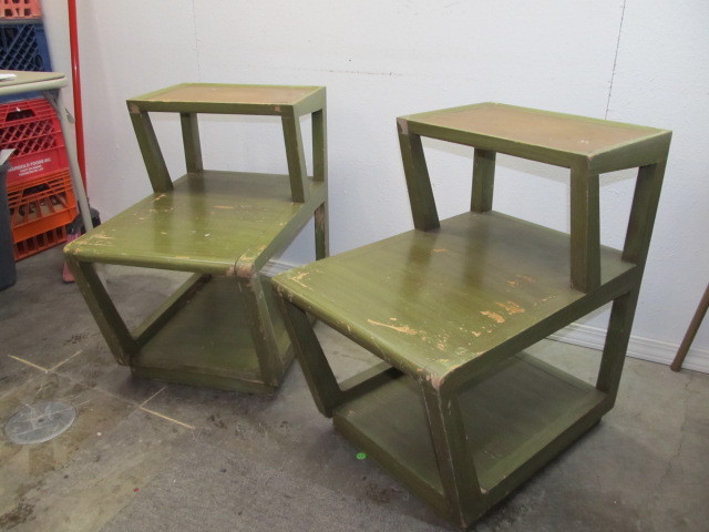 lot 2 image: Pair of Vintage End Tables