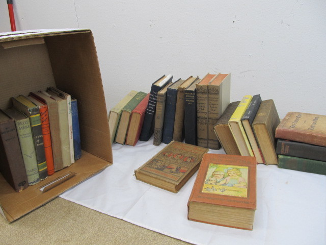 lot 29 image: Lot of Vintage Books