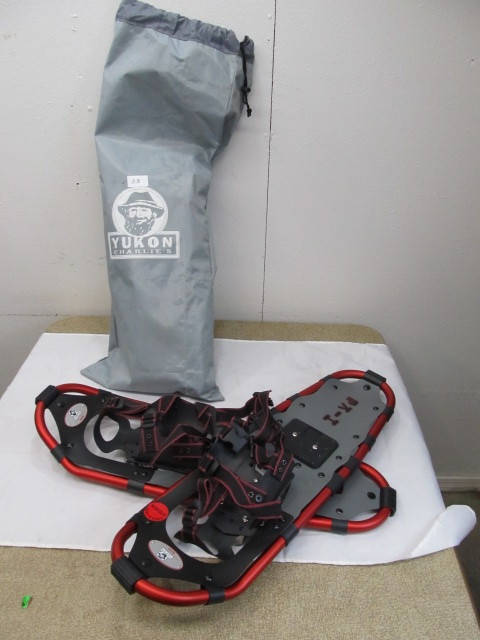 lot 33 image: NEW Yukon Charlies Show Shoes w Poles