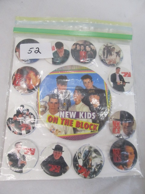 lot 52 image: NEW KIDS ON THE BLOCK Pinbacks