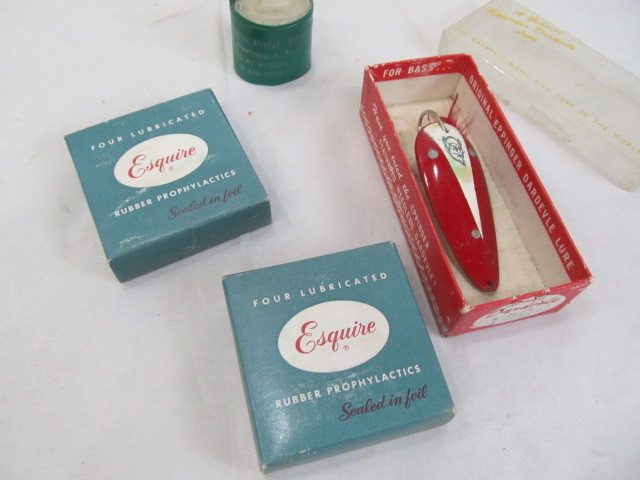 lot 97 image: Lot of Vintage Fishing Items