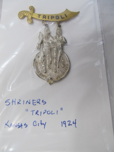 lot 142 image: 1924 Kansas City Tripoli Shriners Badge