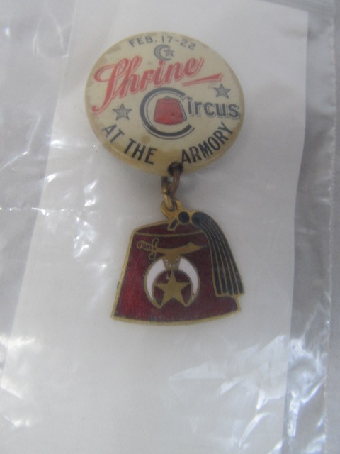 lot 144 image: Shrine Circus PinbackBadge