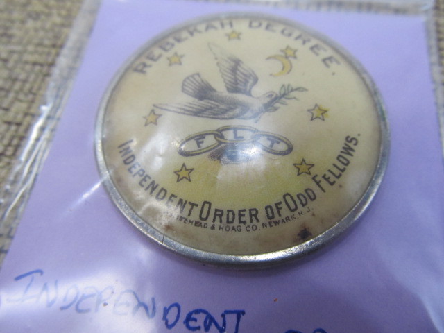 lot 157 image: Rebekah Degree Independent Order of Odd Fellows Pinback