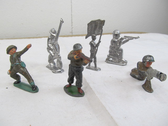 lot 173 image: Vintage MetalLead Toy Soldiers