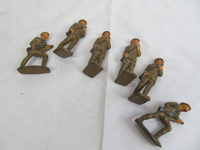 lot 176 image: Lot of Vintage AUBURN Rubber Toy Soldiers